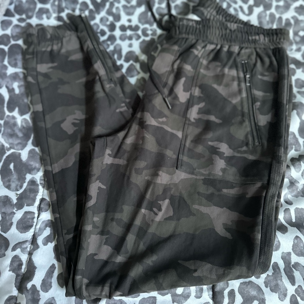 Athleta camo joggers sz 8